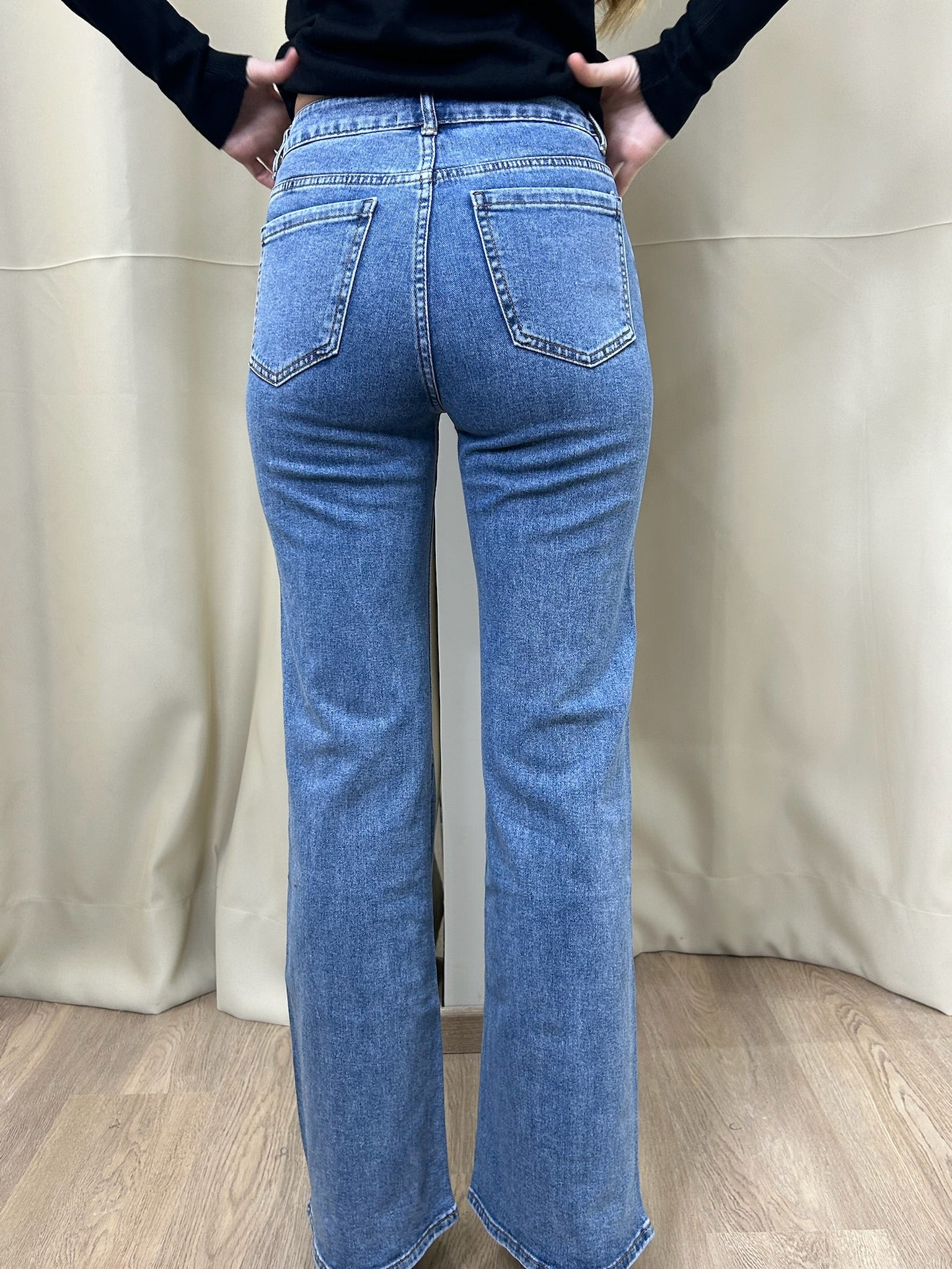 Jean avec strass sur coté