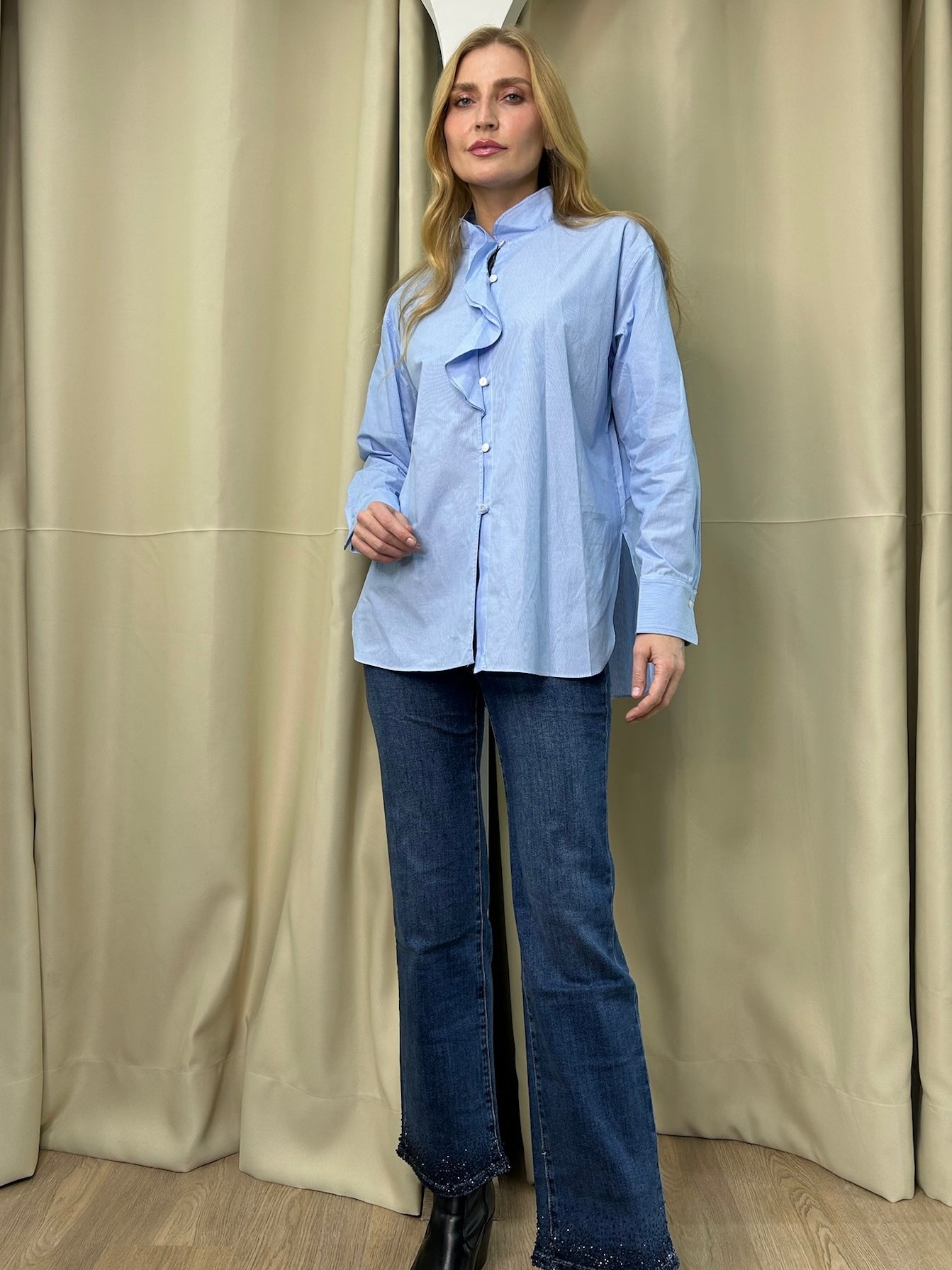 Chemise Bleu avec Details au Col